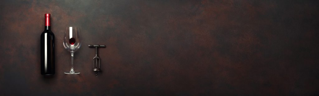 Alt="bodegon_botella_abridor_copa"
